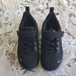 Puma Kids / Boys Black Sneakers